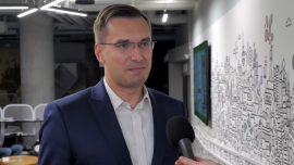 Polski start-up opracował system wykorzystujący potencjał parkingów. Umożliwia udostępnianie miejsc i punktów ładowania pojazdów elektrycznych News powiązane z inteligentne systemy parkowania