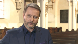 Artur Żmijewski nowym prowadzącym program „Geneza grzechu” w telewizji ID. Cykl będzie przedstawiał historie popełnienia zbrodni News powiązane z ID