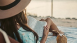 Książkowe hity na wakacje - co czytać w trakcie urlopu?