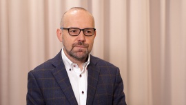 Większość Polaków nie sprawdza, ile wyniesie ich emerytura. Coraz więcej osób na nią odkłada