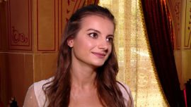 Natalia Janoszek: w Polsce gwiazdy mają być normalnymi ludźmi, w Indiach powinny gwiazdorzyć