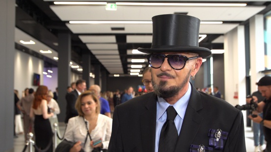 Tomasz Jacyków: Nie lubię uczestniczyć w wakacyjnym obłędzie migracji ludzi. Unikam jak ognia tego, na co inni czekają cały rok