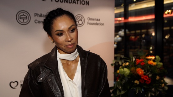 Omenaa Mensah: W domu trzeba jasno pokazywać, co jest zdrowe i dobre. Aby odciągnąć syna od smartfona, proponujemy mu wspólne wyjście na siłownię