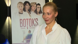 Katarzyna Warnke: jestem ciekawa, co się wydarzy psychicznie we mnie po ogoleniu skóry na łyso