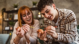 Oszczędzasz na docenianiu? Zapłacisz rotacją. Aż 78% pracowników przez brak docenienia szuka pracy lub ogranicza zaangażowanie Biuro prasowe