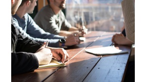 Wdzięczność rośnie w siłę – 77% Polaków chce doceniać innych