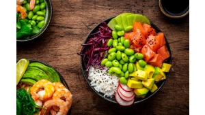 Aloha w dostawie! Lilo i Stich wracają – a z nimi na fali poké bowle Biuro prasowe