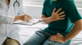 Czterdziestolatkowie zrzucają winę na stres, seniorzy na wiek. Profesor: to śmiertelna pułapka.