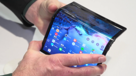 CES 2019: Elastyczne ekrany przyszłością smartfonów i telewizorów. Pierwszy zginany telefon trafia do sprzedaży w Chinach, w Europie pojawi się pod koniec roku News powiązane z elastyczny ekran