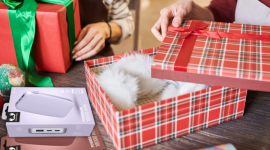 Nietrafiony prezent, przy stole z nielubianą teściową – jak przetrwać święta?