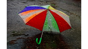 Wakacyjny upcycling ubrań – znajdź sposób na zabawę z dziećmi Biuro prasowe