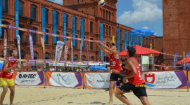 Wyjątkowe siatkarskie emocje na plaży w Manufakturze – turniej Plaża Open Biuro prasowe