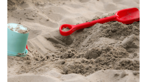 Lepienie babek z piasku w Niechorzu