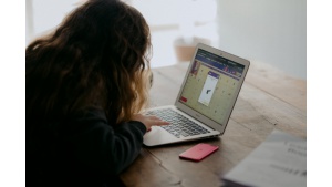 Edukacja on-line dla uczniów, dla rodziców – podpowiedzi na Facebooku