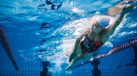 Pływanie zdrowe dla ciała. Co na to nasze oczy? Biuro prasowe