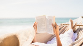 Co czytać w wakacje? Najlepsze książki na urlop