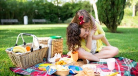 Piknik na 3 sposoby – z rodziną, przyjaciółmi i na randkę Biuro prasowe