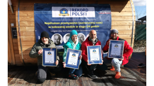 Zdobyli Rekord Polski na najdłuższy czas przebywania w lodowatej wodzie Biuro prasowe
