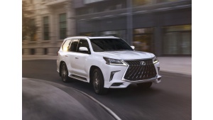 Lexus LX debiutuje w sportowym wydaniu
