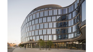 Wrocławski budynek Infinity z biurami flex Biuro prasowe