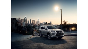 Bezpieczny i bardziej terenowy. Lexus pokazał nowego GX-a