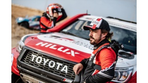 Pierwszy sukces Fernando Alonso w Toyocie Hilux przed Rajdem Dakar Biuro prasowe