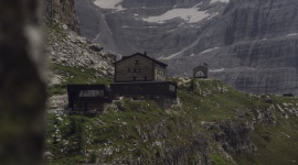 Włoska robota, czyli majstersztyk architektoniczny między skałami Dolomitów. Biuro prasowe