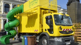 Biedronka wspiera ekologiczną podróż śmieciarki Mieci po polskim wybrzeżu