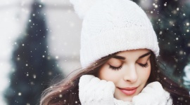 Pielęgnacja skóry twarzy zimą – jakie zabiegi specjalistyczne wykonać?