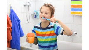 Jak oszczędzać wodę i jak zaangażować w to dzieci?