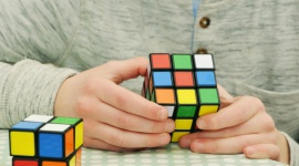 Światowy Dzień Kostki Rubika - Ikoniczna łamigłówka dla każdego