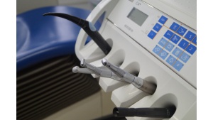 Sterylny gabinet stomatologiczny według wytycznych z 2017 roku Biuro prasowe