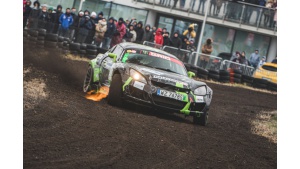 Ponad 800-konnym autem do driftu na szutrze. Paweł Trela na mecie Rajdu Barbórka Biuro prasowe