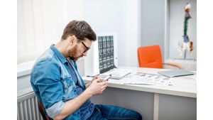 Odłóż telefon i ciesz się zdrowym kręgosłupem! Biuro prasowe