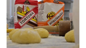 Podlaskie Zakłady Zbożowe na Tłusty Czwartek polecają pączki i faworki