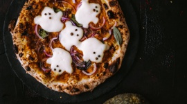 Domowa pizza z duszkami idealna na Halloween