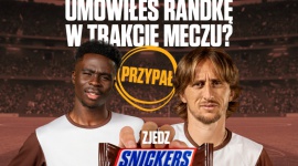 Piłkarze Luka Modrić i Bukayo Saka w najnowszej kampanii Snickers®