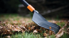 Połącz i posprzątaj – jesień w ogrodzie z systemem QuikFit™