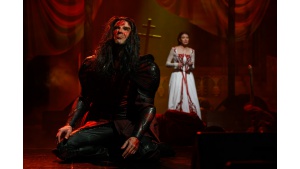 DRACULA, ZIELONE SPEKTAKLE I PLANOWANIE JUBILEUSZU. TEATR MUZYCZNY W ŁODZI W NO