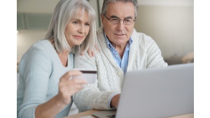 Poradnik dla seniorów. Co można załatwić przez Internet?