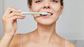 Nadmierne, intensywne szczotkowanie zębów - nie rób tego, to szkodzi zębom!