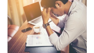 Polacy nie ufają instytucjom finansowym i potępiają dłużników?