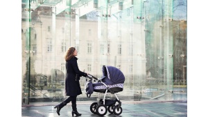 Mama wie lepiej: Piankowe, pompowane, małe, duże? Czyli jakie koła do wózka ?