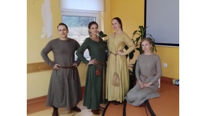 Wolontariusze Ikano Banku z lekcją historii w domu kultury Biuro prasowe