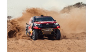 Toyoty w Rajdzie Dakar 2021. Hilux i Land Cruiser w pustynnym maratonie