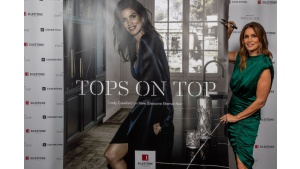 Cindy Crawford w nowej kampanii Silestone „Tops on Top 2019”