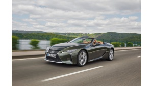 Lexus LC Convertible już w Polsce. Możesz zobaczyć go sam